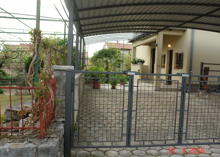 Lera بيت ضيافة بوريتش