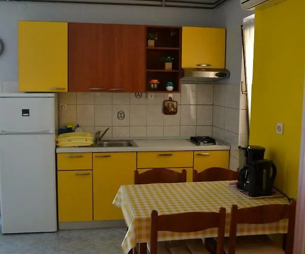 Lera بيت ضيافة بوريتش